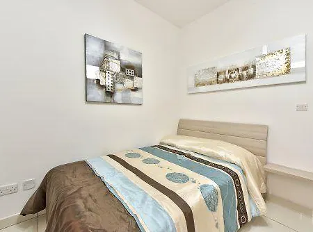 Water's Edge アパート セント・ポールズ・ベイ